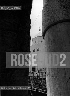 -Venezia,1980. Esposizione Internazionale di Arte contemporanea .Lopera dellarchitetto Aldo Rossi, il teatro del mondo arte installazione opera teatro galleggiante.-Venice,1980.International Art Exhibition, Art Biennale of Venice. The work by the architect Aldo Rossi, il teatro del mondo © Archivio Graziano Arici  astga ©Graziano Arici/Rosebud2