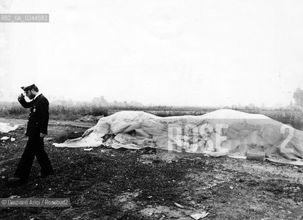 Mirano(Venezia),1976. Discarica di fanghi al mercurio Ecologia inquinamento ambiente mercurio tossico materiale discarica .Mirano (Venice),1979.Mercury sludge landfill.Pollution toxicity land MES © Archivio Graziano Arici  astga ©Graziano Arici/Rosebud2