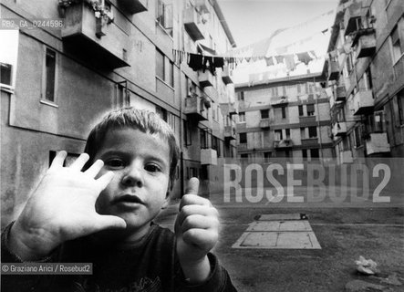 Venezia,1979. Giudecca-Quartiere Sacca Fisola Bambino architettura quartiere -Venice,1979.Giudecca-Sacca Fisola quarter ©Graziano Arici/Rosebud2  astga ©Graziano Arici/Rosebud2