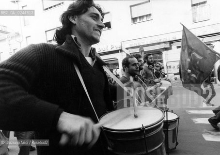 - Portomarghera, Venezia, 1980.Operai del settore chimico in sciopero. POLITICA manifestazione Sciopero lavoro operai blocco bandiera petrolchimico.- Portomarghera, Venice,1980.Strike of the Workers of the chemical sector ©Graziano Arici/Rosebud2  astga ©Graziano Arici/Rosebud2