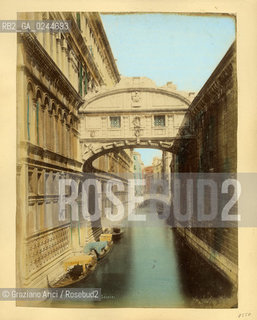 -Venezia,senza indicazione dellautore, veduta del Ponte dei Sospiri,1880 circa. Stampa allalbumina colorata a mano incollata su cartone, cm 26x19,5. Fotoantiche stampa albumina Ponte dei sospiri colore .-Venice, no authors indication, view of Bridge of Sighs, about 1880. Albumen photograph hand coloured mounted on cardboard, cm 26x19,5 © Archivio Graziano Arici