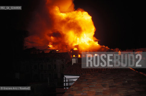 Venezia,29.01.1996.Incendio notturno al Gran Teatro La Fenice.teatro fuoco incendio fiamme distruzione bruciare -Venice, 29.01.1996.Destructive fire at the Gran teatro La Fenice. burn fire blaze ©Graziano Arici/Rosebud2