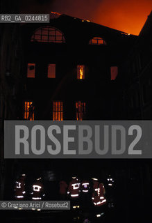 Venezia,29.01.1996.Incendio notturno al Gran Teatro La Fenice:i pompieri al lavoro. teatro fuoco incendio fiamme distruzione bruciare vigili del fuoco pompiere-Venice, 29.01.1996.Destructive fire at the Gran teatro La Fenice. burn fire blaze fireman ©Graziano Arici/Rosebud2