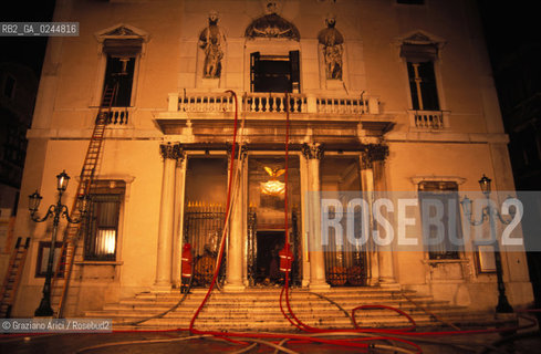 Venezia,29.01.1996.Incendio notturno al Gran Teatro La Fenice.teatro fuoco incendio fiamme distruzione bruciare -Venice, 29.01.1996.Destructive fire at the Gran teatro La Fenice. burn fire blaze ©Graziano Arici/Rosebud2