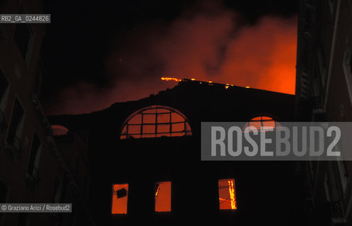 Venezia,29.01.1996.Incendio notturno al Gran Teatro La Fenice.teatro fuoco incendio fiamme distruzione bruciare -Venice, 29.01.1996.Destructive fire at the Gran teatro La Fenice. burn fire blaze ©Graziano Arici/Rosebud2