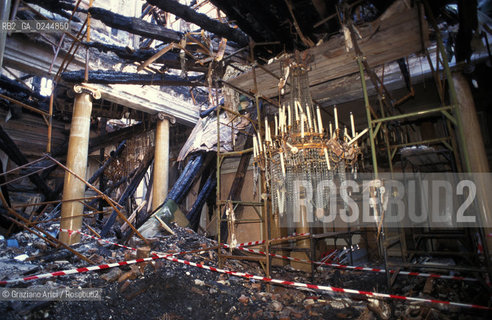Venezia,febbraio 1996.Interni del Gran Teatro La Fenice dopo il devastante incendio del 29.01.1996:il foyer. teatro interno fuoco incendio fiamme distruzione bruciare -Venice, february 1996.Interior of the Gran teatro La Fenice after the fire of 29.01.1996:the foyer. burn fire blaze theatre interior ©Graziano Arici/Rosebud2