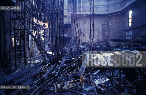 Venezia,febbraio 1996.Interni del Gran Teatro La Fenice dopo il devastante incendio del 29.01.1996:i resti del palcoscenico.teatro interno fuoco incendio fiamme distruzione bruciare -Venice, february 1996.Interior of the Gran teatro La Fenice after the fire of 29.01.1996: the ruin of the stage. burn fire blaze theatre interior ©Graziano Arici/Rosebud2