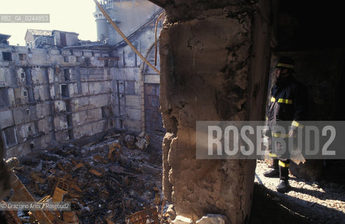 Venezia,febbraio 1996.Interni del Gran Teatro La Fenice dopo il devastante incendio del 29.01.1996:i resti del palcoscenico.teatro interno fuoco incendio fiamme distruzione bruciare -Venice, february 1996.Interior of the Gran teatro La Fenice after the fire of 29.01.1996: the ruin of the stage. burn fire blaze theatre interior ©Graziano Arici/Rosebud2