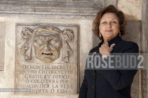 Venice 14/10/11 - The Director of Venice Museums Doundation Gabriella Belli In Dogès Palace - La Direttrice della Fondazione dei musei Civici di Venezia nel Palazzo Ducale di Venezia accanto alla Bocca per le Denunzie Segrete arte ©Graziano Arici/Rosebud2
