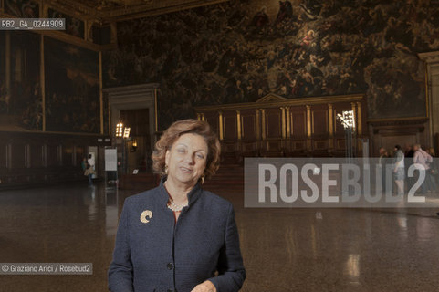 Venice 14/10/11 - The Director of Venice Museums Doundation Gabriella Belli In Dogès Palace - La Direttrice della Fondazione dei musei Civici di Venezia nel Palazzo Ducale di Venezia nella Sala del Maggior Consiglio davanti al Paradiso del Tintoretto arte ©Graziano Arici/Rosebud2