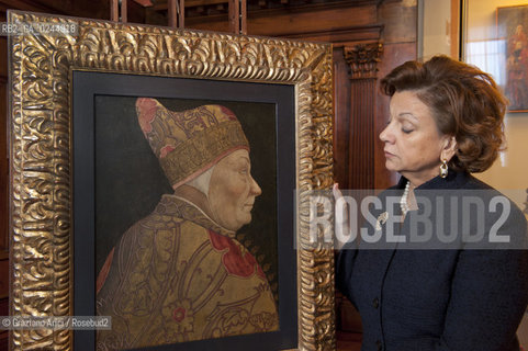 Venice 14/10/11 - The Director of Venice Museums Doundation Gabriella Belli in Correr Museum  - La Direttrice della Fondazione dei musei Civici di Venezia nel Museo Correr con il Ritratto del Doge Francesco Foscari di Lazzaro Bastiani arte ©Graziano Arici/Rosebud2