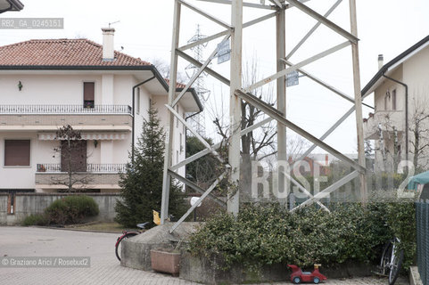 Venezia1/2/12 - Ponteggi e tralicci elettrici dellENEL a Scorzè Terna ©Graziano Arici/Rosebud2
