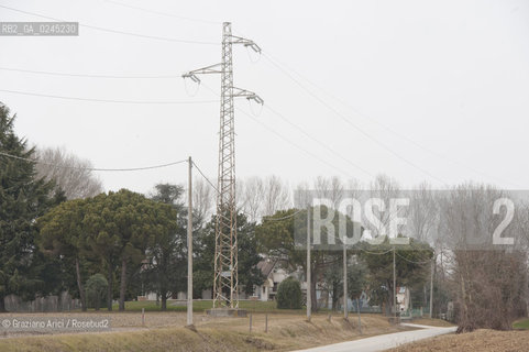 Venezia1/2/12 - Ponteggi e tralicci elettrici dellENEL a Zero Branco Terna ©Graziano Arici/Rosebud2