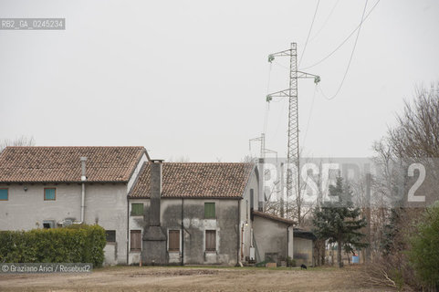 Venezia1/2/12 - Ponteggi e tralicci elettrici dellENEL a Zero Branco Terna ©Graziano Arici/Rosebud2