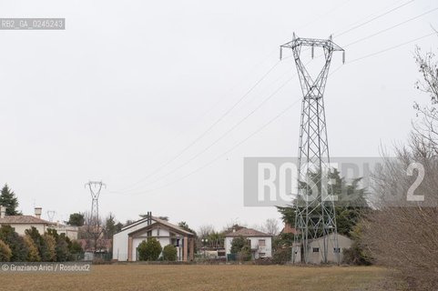 Venezia1/2/12 - Ponteggi e tralicci elettrici dellENEL a Paese Terna ©Graziano Arici/Rosebud2