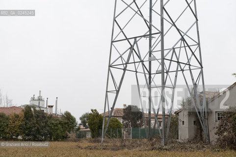 Venezia1/2/12 - Ponteggi e tralicci elettrici dellENEL a Paese Terna ©Graziano Arici/Rosebud2