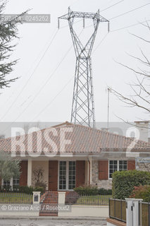 Venezia1/2/12 - Ponteggi e tralicci elettrici dellENEL a Paese Terna ©Graziano Arici/Rosebud2