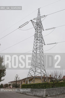 Venezia1/2/12 - Ponteggi e tralicci elettrici dellENEL a Paese Terna ©Graziano Arici/Rosebud2