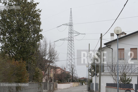 Venezia1/2/12 - Ponteggi e tralicci elettrici dellENEL a Paese Terna ©Graziano Arici/Rosebud2