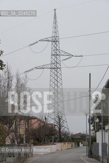 Venezia1/2/12 - Ponteggi e tralicci elettrici dellENEL a Paese Terna ©Graziano Arici/Rosebud2