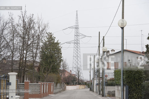 Venezia1/2/12 - Ponteggi e tralicci elettrici dellENEL a Paese Terna ©Graziano Arici/Rosebud2