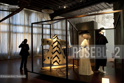 Venice 9/3/12 - Fortuny Palace Museum : Diana Vreeland after Diana Vreeland  Exposition moda ©Graziano Arici/Rosebud2