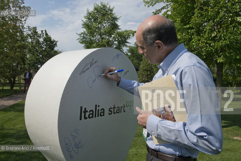 Rocade (TV) 26/5/12: Il Ministro Corrado Passera  al Convegno Italia Startup presso il Centro per la ricerca e linnovazione tecnologica H-Farm - The Center for the research and the technologic innovation builded by Riccardo Donadon incubatore star up economia ©Graziano Arici/Rosebud2