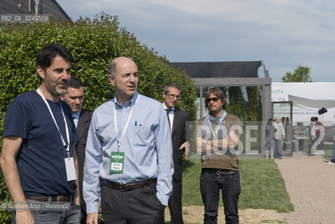 Rocade (TV) 26/5/12: Il Ministro Corrado Passera e Riccardo Donadon al Convegno Italia Startup presso il Centro per la ricerca e linnovazione tecnologica H-Farm - The Center for the research and the technologic innovation builded by Riccardo Donadon incubatore star up economia ©Graziano Arici/Rosebud2