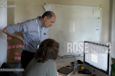 Rocade (TV) 26/5/12: Il Ministro Corrado Passera con alcuni star uppers presoo il Centro per la ricerca e linnovazione tecnologica H-Farm - The Center for the research and the technologic innovation builded by Riccardo Donadon incubatore star up economia ©Graziano Arici/Rosebud2