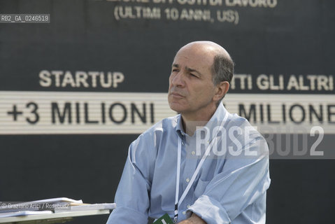 Rocade (TV) 26/5/12: Il Ministro Corrado Passera al Convegno Italia Startup presso il Centro per la ricerca e linnovazione tecnologica H-Farm - The Center for the research and the technologic innovation builded by Riccardo Donadon incubatore star up economia ©Graziano Arici/Rosebud2