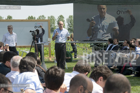 Rocade (TV) 26/5/12: Il Ministro Corrado Passera al Convegno Italia Startup presso il Centro per la ricerca e linnovazione tecnologica H-Farm - The Center for the research and the technologic innovation builded by Riccardo Donadon incubatore star up economia ©Graziano Arici/Rosebud2