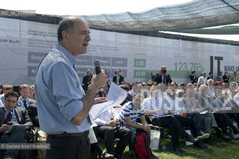 Rocade (TV) 26/5/12: Il Ministro Corrado Passera al Convegno Italia Startup presso il Centro per la ricerca e linnovazione tecnologica H-Farm - The Center for the research and the technologic innovation builded by Riccardo Donadon incubatore star up economia ©Graziano Arici/Rosebud2