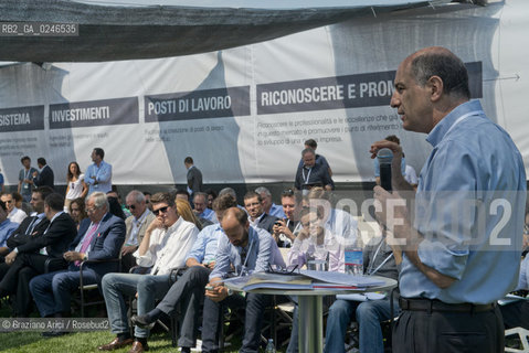 Rocade (TV) 26/5/12: Il Ministro Corrado Passera al Convegno Italia Startup presso il Centro per la ricerca e linnovazione tecnologica H-Farm - The Center for the research and the technologic innovation builded by Riccardo Donadon incubatore star up economia ©Graziano Arici/Rosebud2