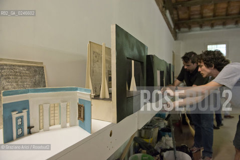Venice 19/06/12 - Gli allievi del II Biennio di Scenografia della Accademia di Belle Arti di Venezia lavorano alla preparazione delle scenografie per gli spettacoli messi in scena da giovani al Gran Teatro la Fenice ©Graziano Arici/Rosebud2
