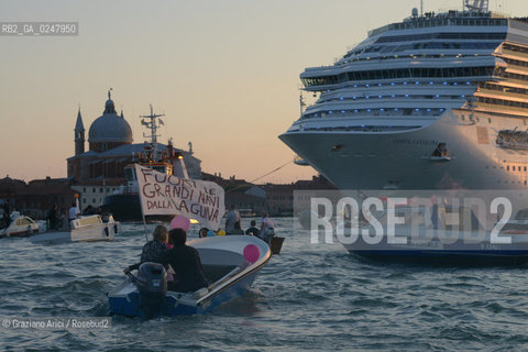 Venice 16/09/12 - A strong demonstration against big cruise ships revealing multiple unsustainable behaviours towards the city of Venice. A growing number of citizens associated in a group called NoGrandiNavi (NoBigShips) and are fighting for a greener and more human Venice. Nave ©Graziano Arici/Rosebud2