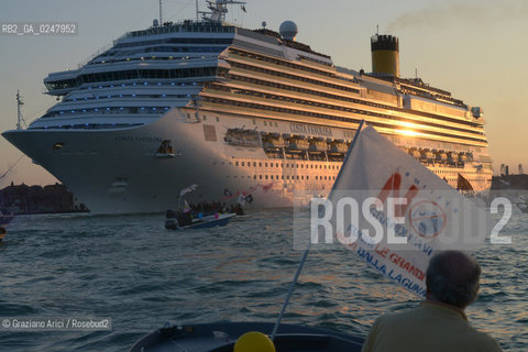 Venice 16/09/12 - A strong demonstration against big cruise ships revealing multiple unsustainable behaviours towards the city of Venice. A growing number of citizens associated in a group called NoGrandiNavi (NoBigShips) and are fighting for a greener and more human Venice. Nave ©Graziano Arici/Rosebud2