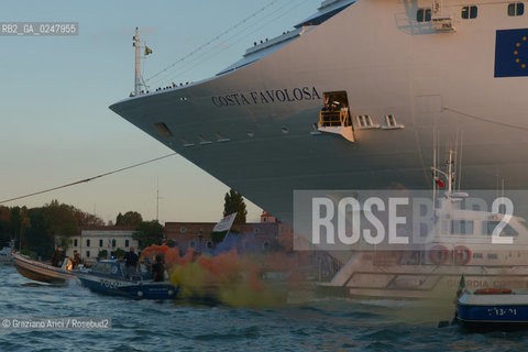 Venice 16/09/12 - A strong demonstration against big cruise ships revealing multiple unsustainable behaviours towards the city of Venice. A growing number of citizens associated in a group called NoGrandiNavi (NoBigShips) and are fighting for a greener and more human Venice. Nave ©Graziano Arici/Rosebud2