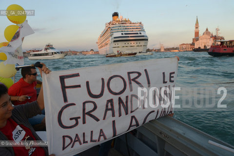 Venice 16/09/12 - A strong demonstration against big cruise ships revealing multiple unsustainable behaviours towards the city of Venice. A growing number of citizens associated in a group called NoGrandiNavi (NoBigShips) and are fighting for a greener and more human Venice. Nave ©Graziano Arici/Rosebud2