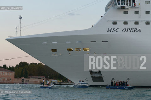 Venice 16/09/12 - A strong demonstration against big cruise ships revealing multiple unsustainable behaviours towards the city of Venice. A growing number of citizens associated in a group called NoGrandiNavi (NoBigShips) and are fighting for a greener and more human Venice. Nave ©Graziano Arici/Rosebud2