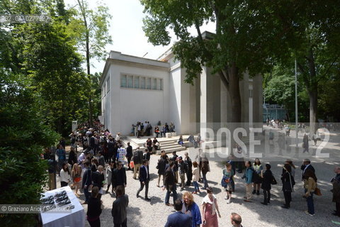 Venice 28 may 2013 - 55th Exhibition Biennale Gardens Main Pavillon coda folla - artist arte ©Graziano Arici/Rosebud2