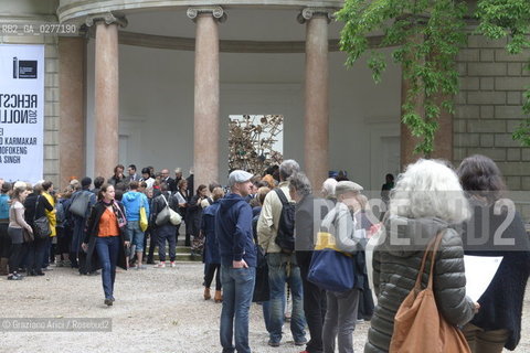 Venice 28 may 2013 - 55th Exhibition Biennale Gardens  French Pavillon coda folla people- artist arte ©Graziano Arici/Rosebud2