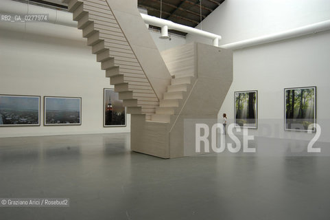 VENEZIA8/06/05 - 51 ESPOSIZIONE INTERNAZIONALE DARTE - LA SALA DI THOMAS RUFF E RACHEL WHITEREAD ©Graziano Arici/Rosebud2