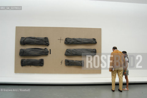 VENEZIA8/06/05 - 51 ESPOSIZIONE INTERNAZIONALE DARTE -  LA SALA  DI ANTONI TAPIES ©Graziano Arici/Rosebud2