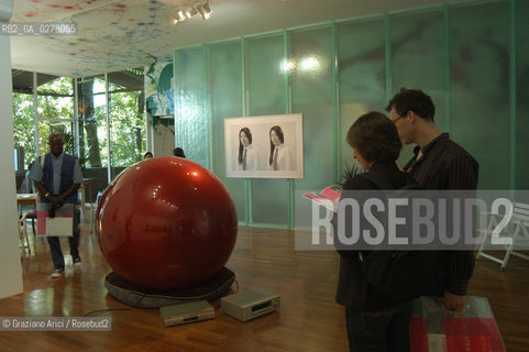 VENEZIA8/06/05 - 51 ESPOSIZIONE INTERNAZIONALE DARTE -  PADIGLIONE DELLA COREA: INSTALLAZIONE CHAKYOUNG ©Graziano Arici/Rosebud2