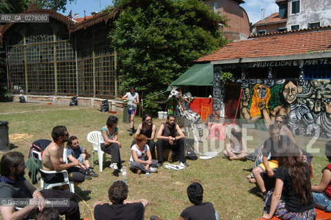 VENEZIA 8/06/05 - IL MARS PAVILION OCCUPATO DAI GIOVANI NO GLOBAL © GRAZIANO ARICI BIENNALE GIARDINI ©Graziano Arici/Rosebud2