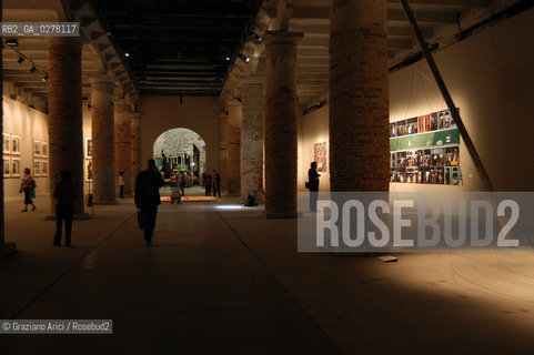 VENEZIA 8/06/05 - 51 ESPOSIZIONE INTERNAZIONALE DARTE - LARSENALE ©Graziano Arici/Rosebud2