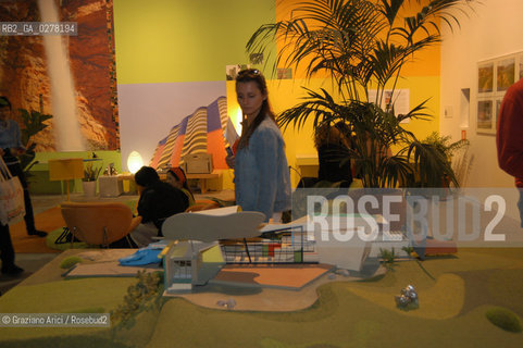 VENEZIA 8/06/05 - 51 ESPOSIZIONE INTERNAZIONALE DARTE - LARSENALE: THE INSTALLATION OF THE ARTIST SERGIO VEGA: PARADISE IN THE NEW WORD  ©Graziano Arici/Rosebud2