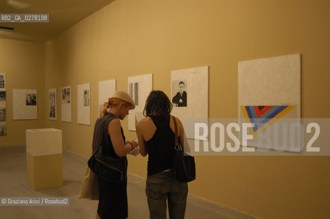 VENEZIA 8/06/05 - 51 ESPOSIZIONE INTERNAZIONALE DARTE - LARSENALE: THE INSTALLATION OF THE ARTIST MARIKO MORI: WAVE UFO  ©Graziano Arici/Rosebud2