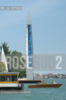 VENEZIA8/06/05 - 51 ESPOSIZIONE INTERNAZIONALE DARTE - WORK OF THE ARTIST FABRIZIO PLESSI : MARE VERTICALE  © GRAZIANO ARICI BIENNALE ©Graziano Arici/Rosebud2