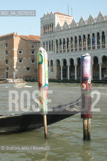 VENEZIA 10/06/05 - 51 ESPOSIZIONE INTERNAZIONALE DARTE - ALLESTIMENTI IN GIRO PER LA CITTA © GRAZIANO ARICI BIENNALE VAPORETTO CANAL GRANDE ©Graziano Arici/Rosebud2